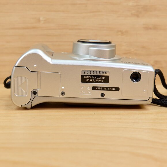 Minolta Zoom 80 Point and Shoot 35mm Film Camera - Picture 7 of 8